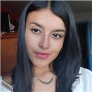 Estudiante universitaria, imparte clases de inglés